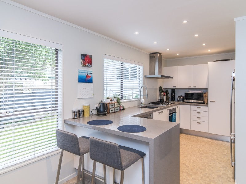 1B Abilene Crescent, Churton Park, Wellington - Carousel 2