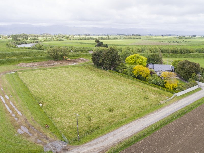 18 Riverbank Road, Tiakitahuna, Palmerston North - Carousel 26