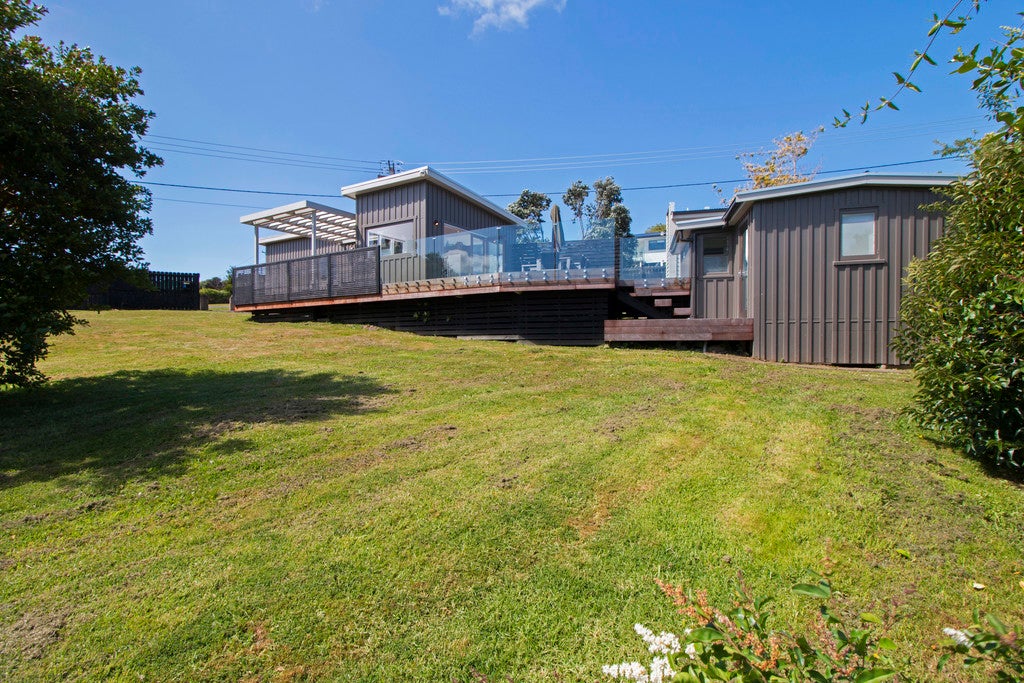 12 Alison Road, Surfdale, Waiheke Island - Carousel 2