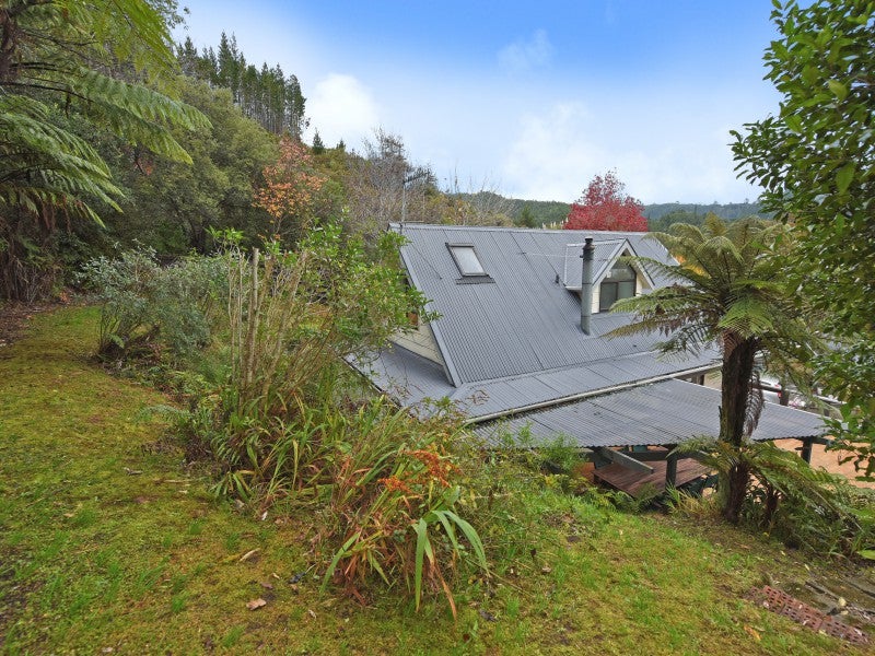 97 Blue Mountains Road, Pinehaven, Upper Hutt - Carousel 21