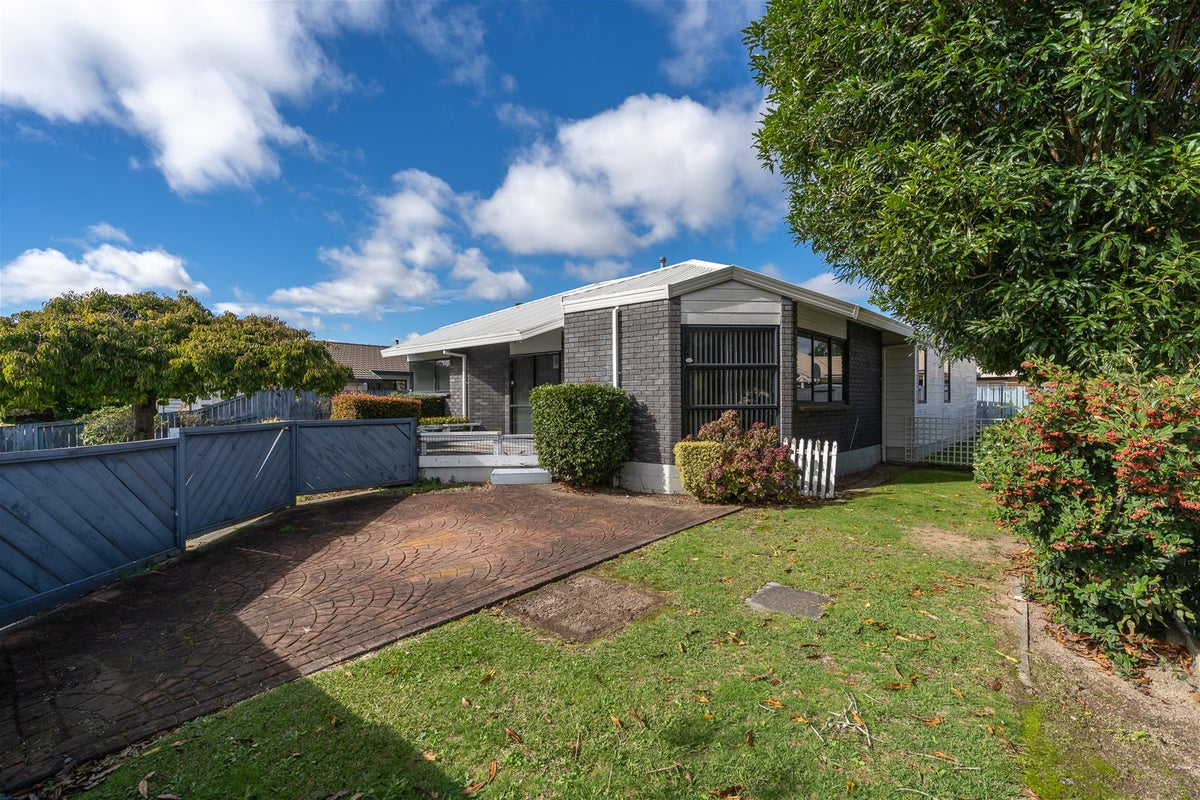 22 Moreland Avenue, Pukete, Hamilton - Carousel 2