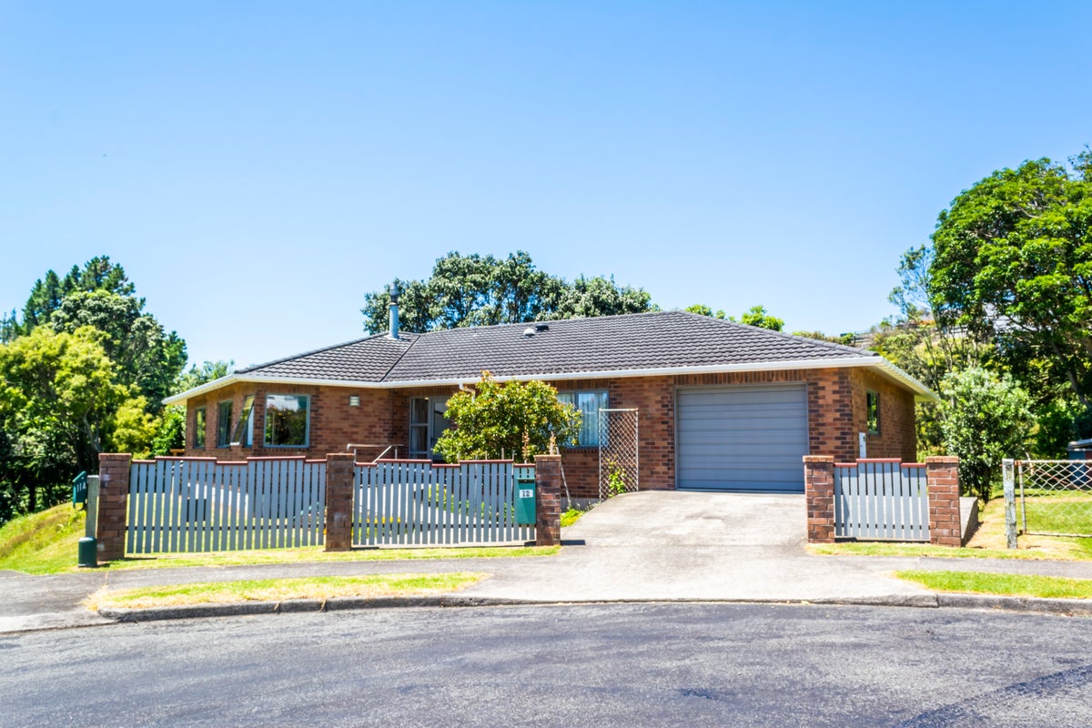 12 Eton Place, Spotswood, New Plymouth - Carousel 1