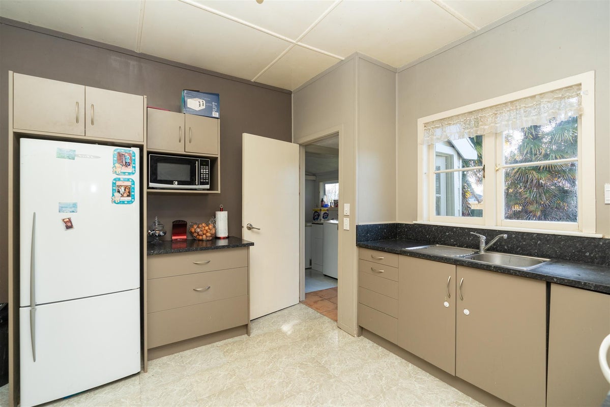73 Fifth Avenue, Enderley, Hamilton - Carousel 2
