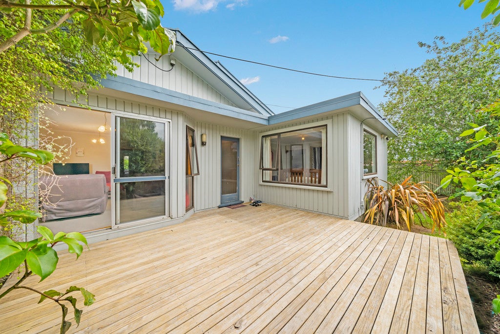 86 Rata Street, Naenae, Lower Hutt - Carousel 1