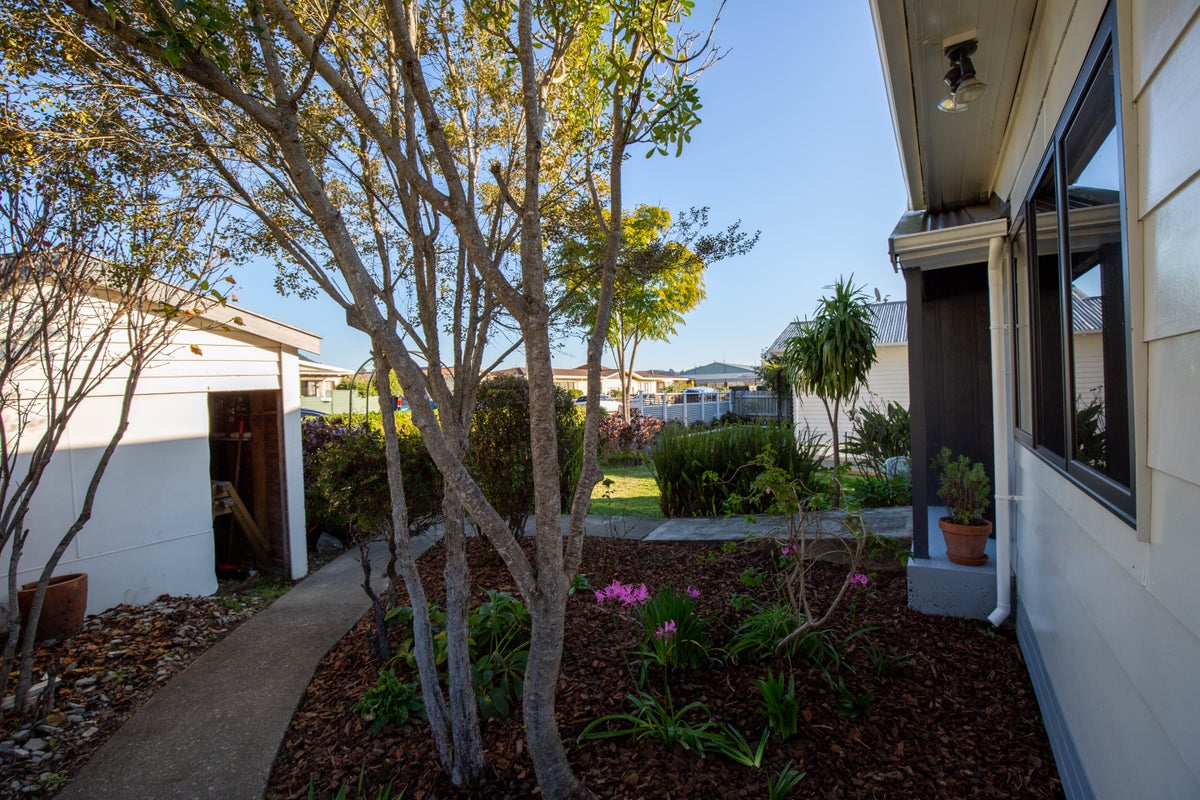 105 Grove Street, The Wood, Nelson - Carousel 2