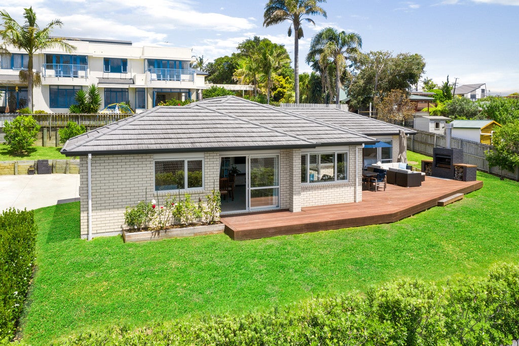 5 Gibbia Way, Beachlands, Auckland - Carousel 1