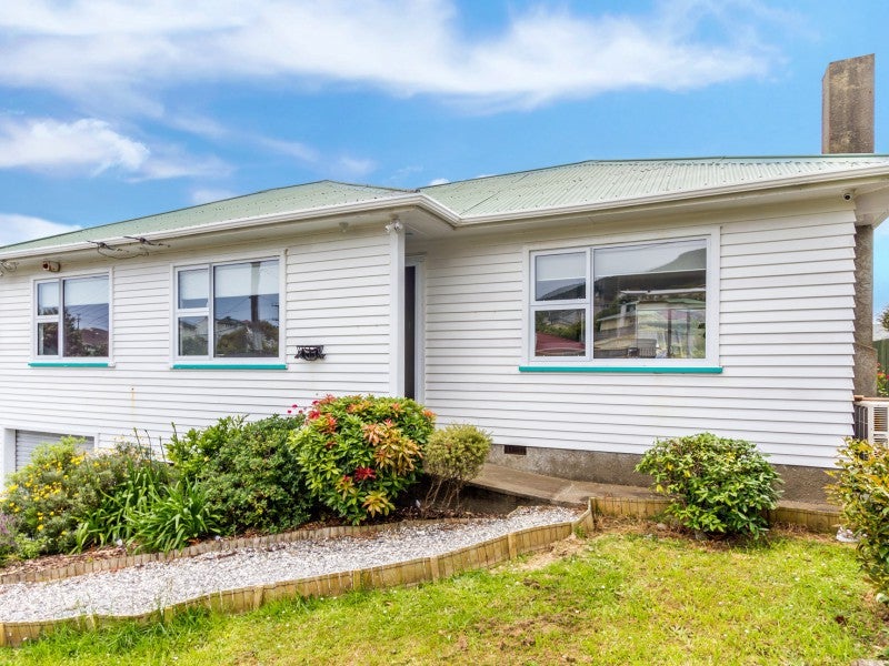 71 Bell Street, Tawa, Wellington - Carousel 19