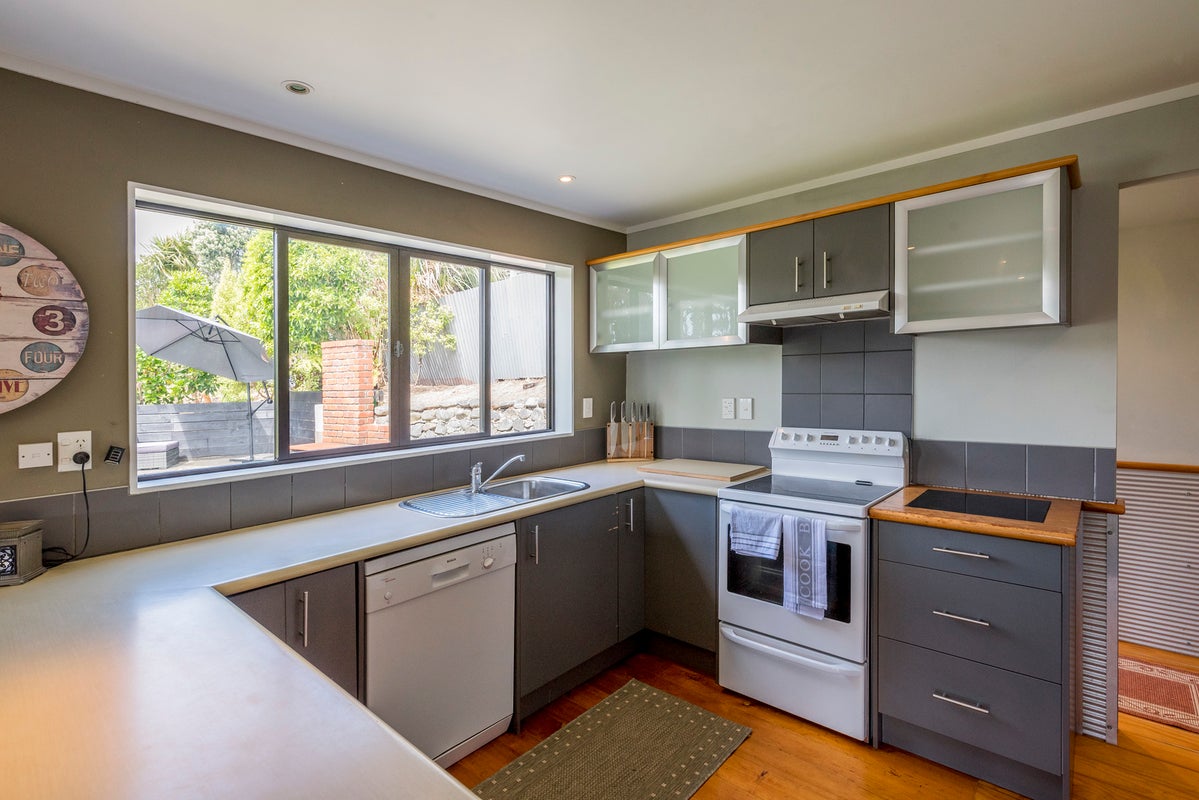 20 Weggery Drive, Waikanae Beach, Waikanae - Carousel 2