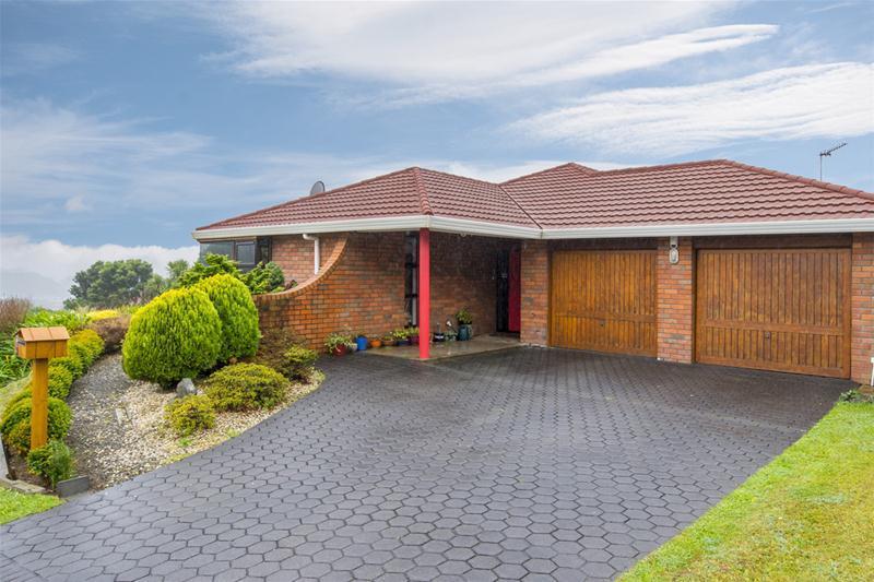 1 Silverton Place, Churton Park, Wellington - Carousel 1