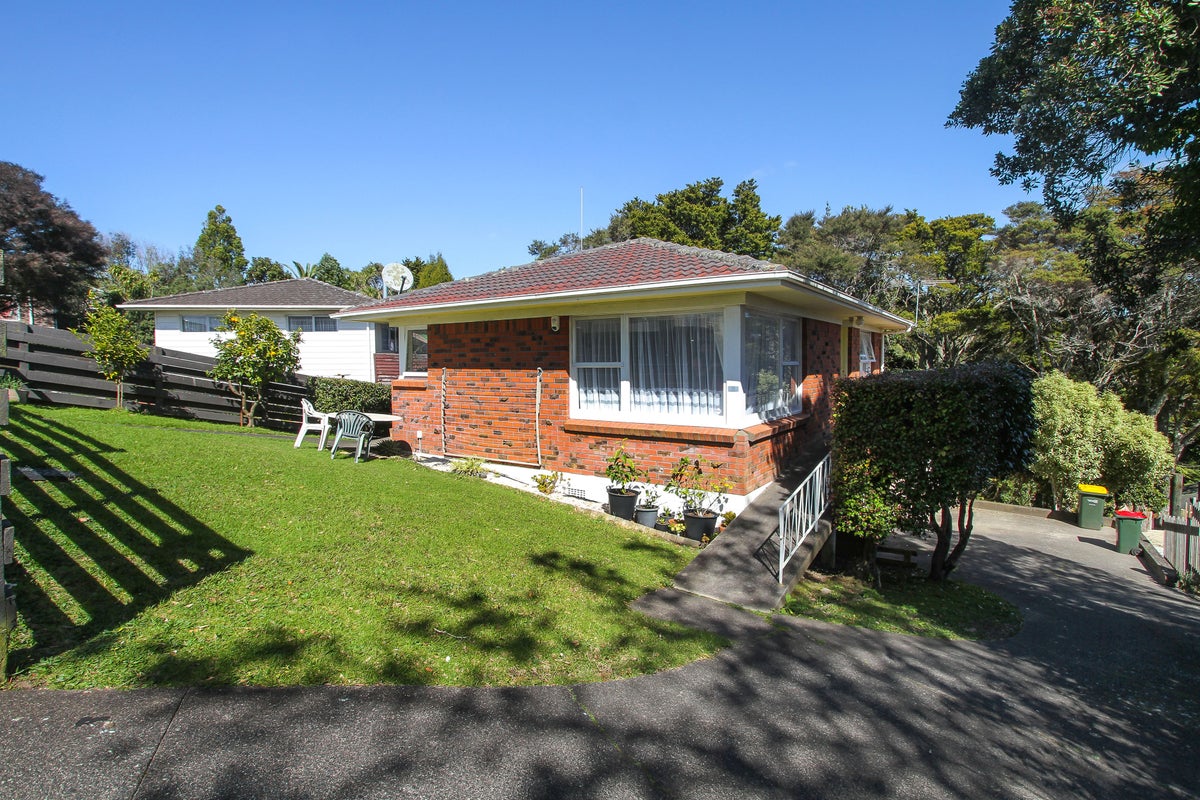1/10 Nea Place, Hillcrest, Auckland - Carousel 1