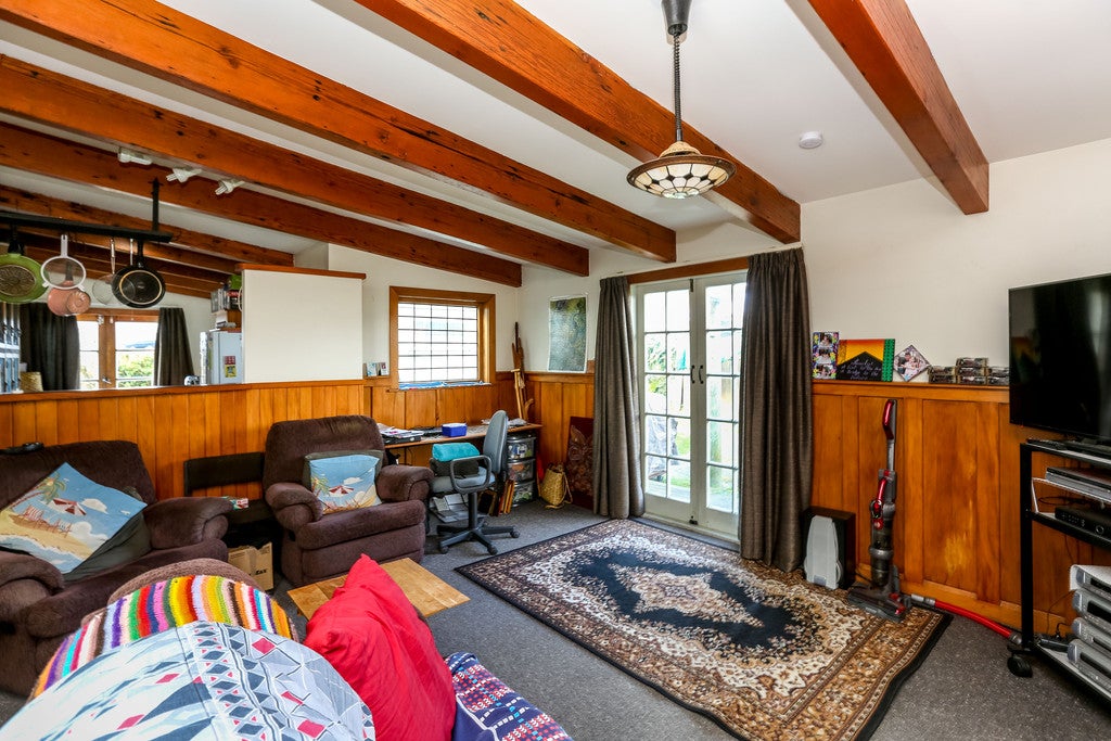 6 Oriental Street, Welbourn, New Plymouth - Carousel 13