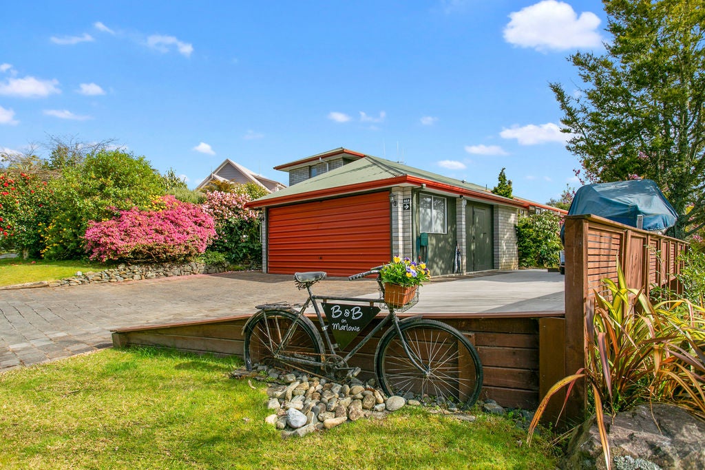 7 Marlowe Drive, Leamington, Cambridge - Carousel 1