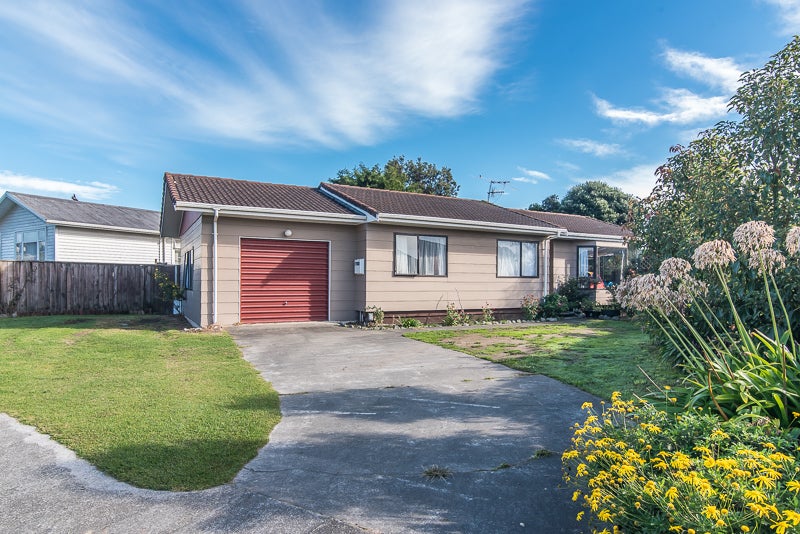 107 Queens Road, Waikanae Beach, Waikanae - Carousel 1