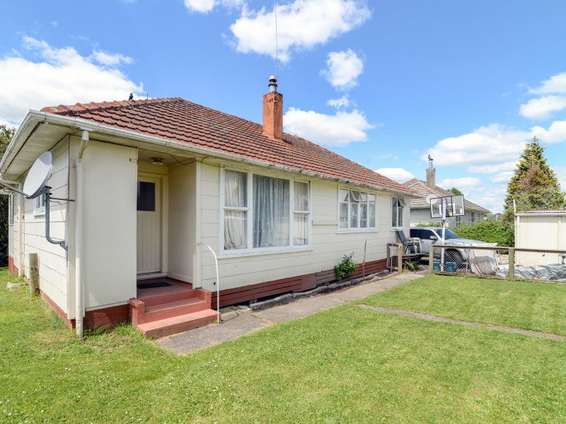 52 Puriri Crescent, Hillcrest, Rotorua - Carousel 1