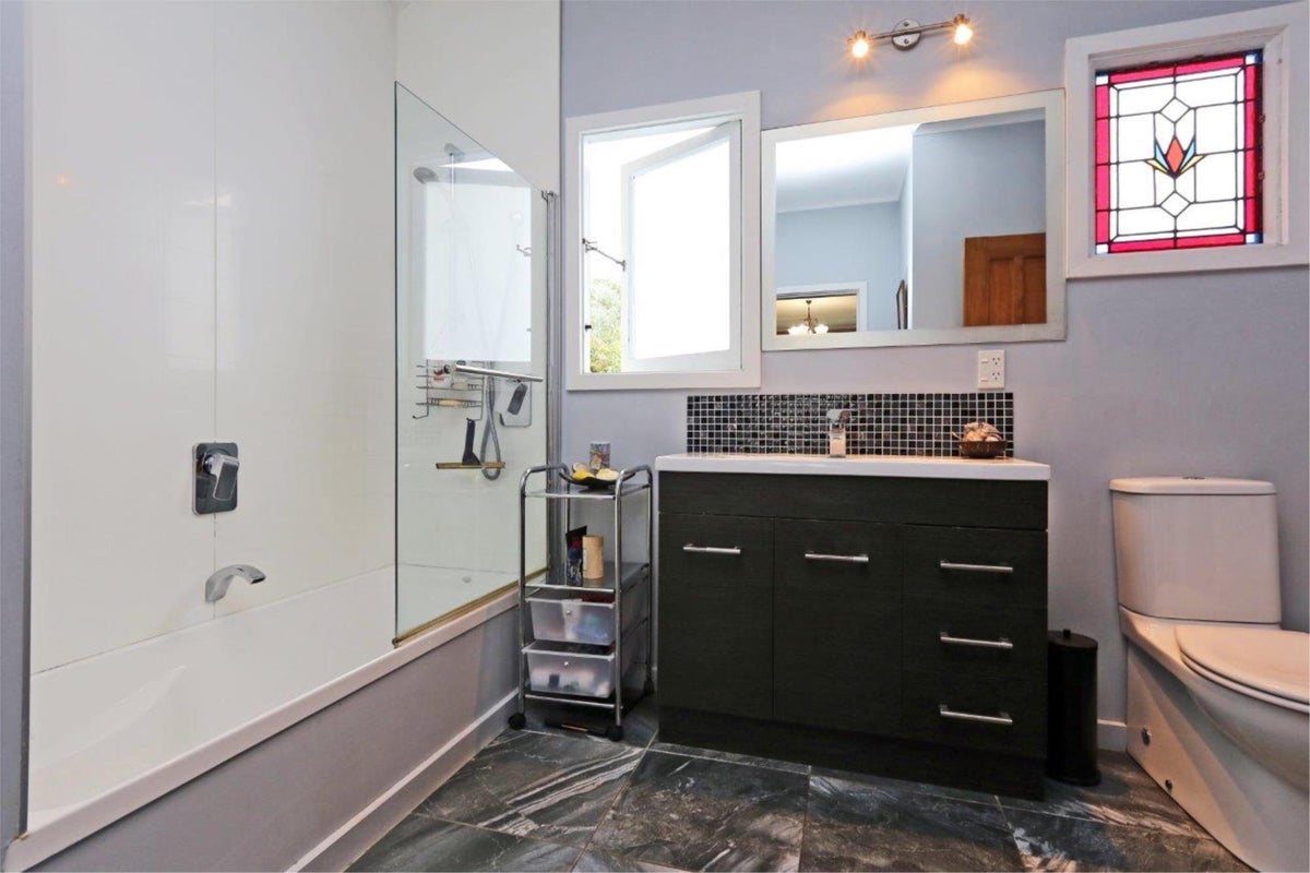 1002 Willowpark Road North, Mayfair, Hastings - Carousel 13