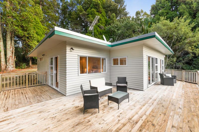 3A Sylvan Valley Avenue, Titirangi, Auckland - Carousel 1
