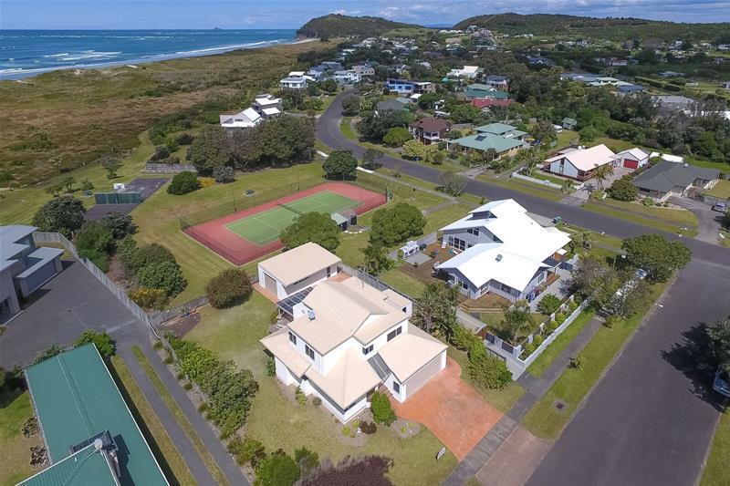 4 Wakanoi Place, Bowentown, Waihi Beach - Carousel 2