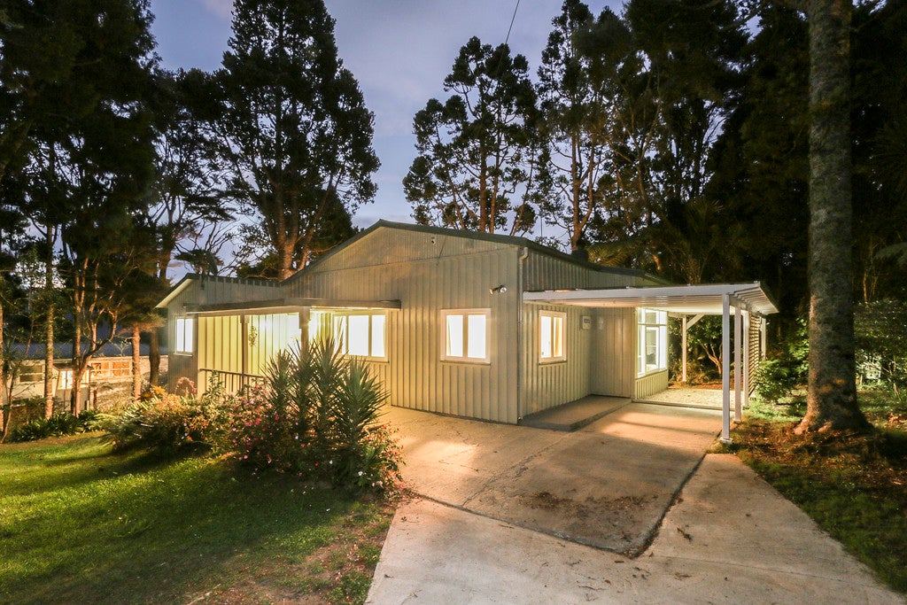 27 Victory Road, Laingholm, Auckland - Carousel 1