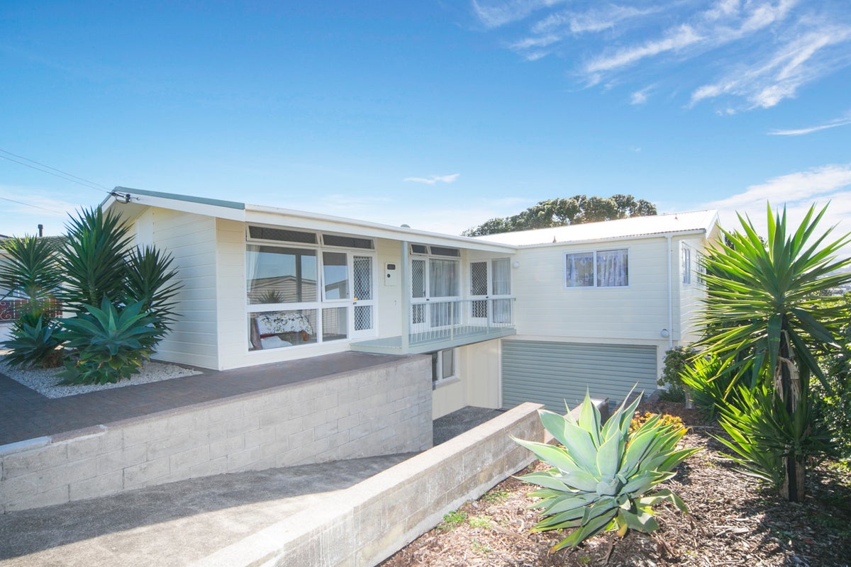 22 Taylor Road, Mangere Bridge, Auckland - Carousel 1