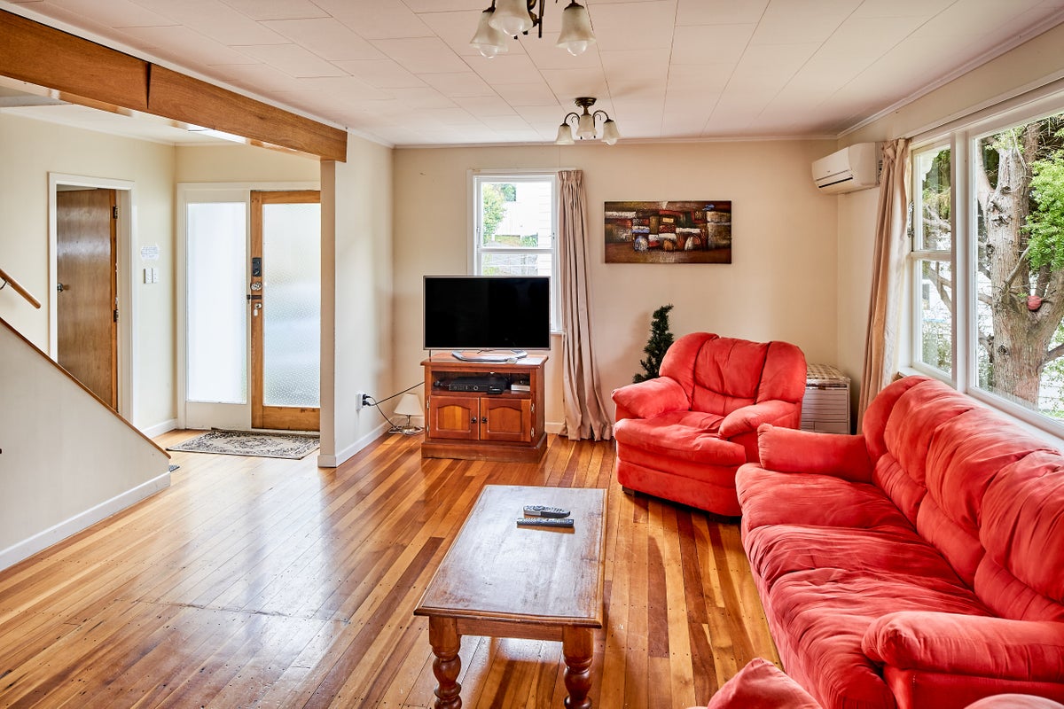 24 Redwood Avenue, Tawa, Wellington - Carousel 1