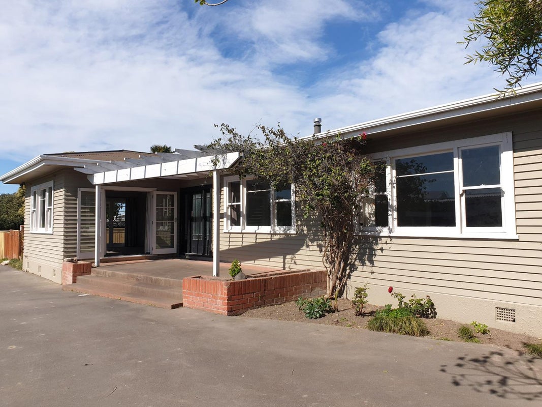 18 Puketapu Road, Taradale, Napier - Carousel 1