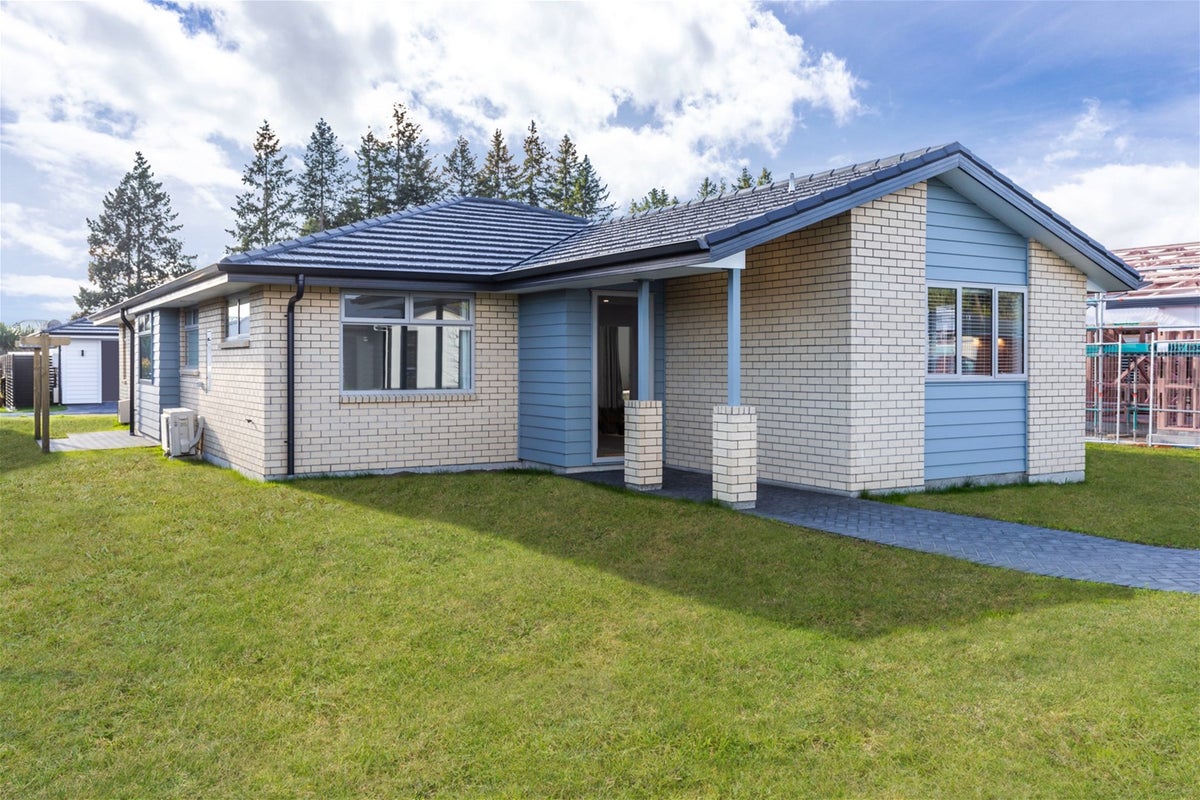 8 Bastille Court, Rangatira Park, Taupo - Carousel 1