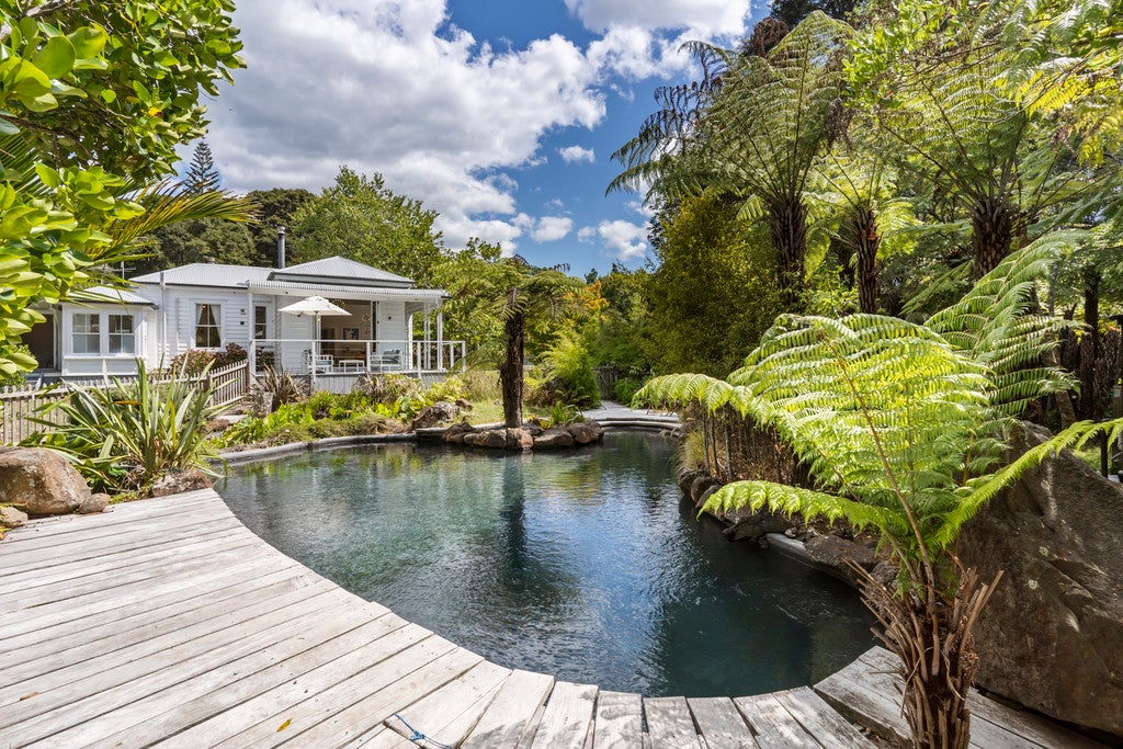 27 Landing Road, Titirangi, Auckland - Carousel 1