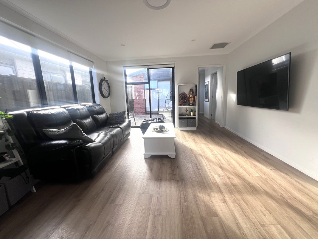 7 Empire Crescent, Papamoa - Carousel 2