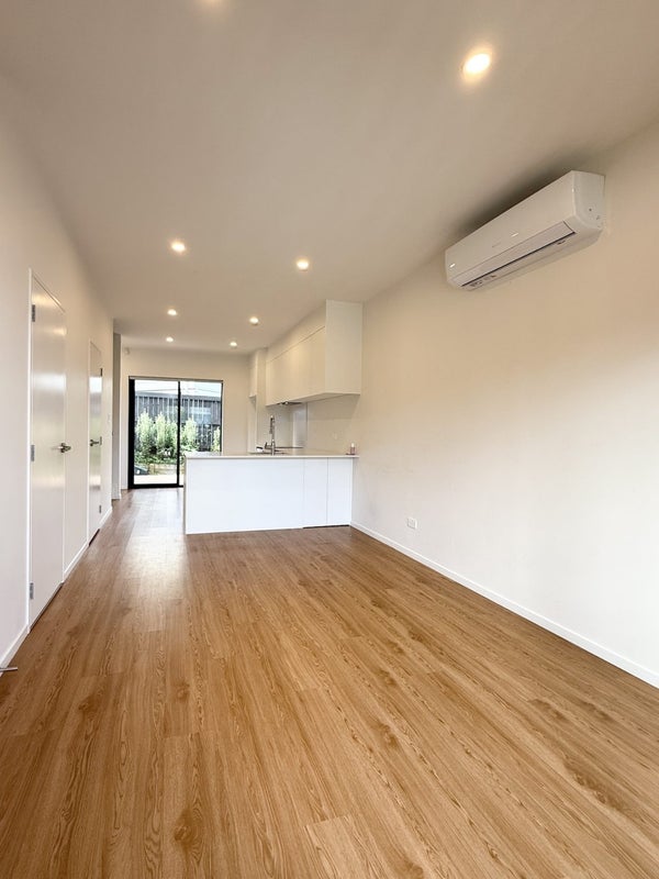12D Woodhouse Place, West Harbour, Auckland - Carousel 1