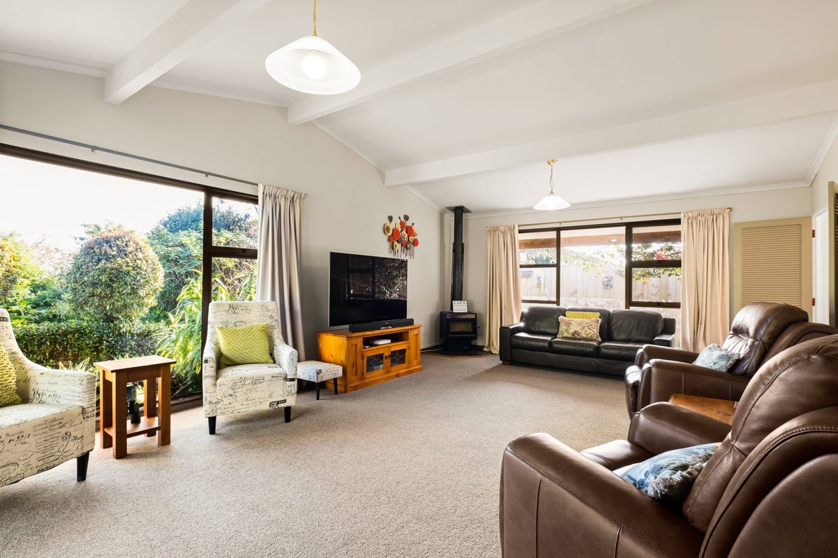 5A Hunter Place, Merrilands, New Plymouth - Carousel 2