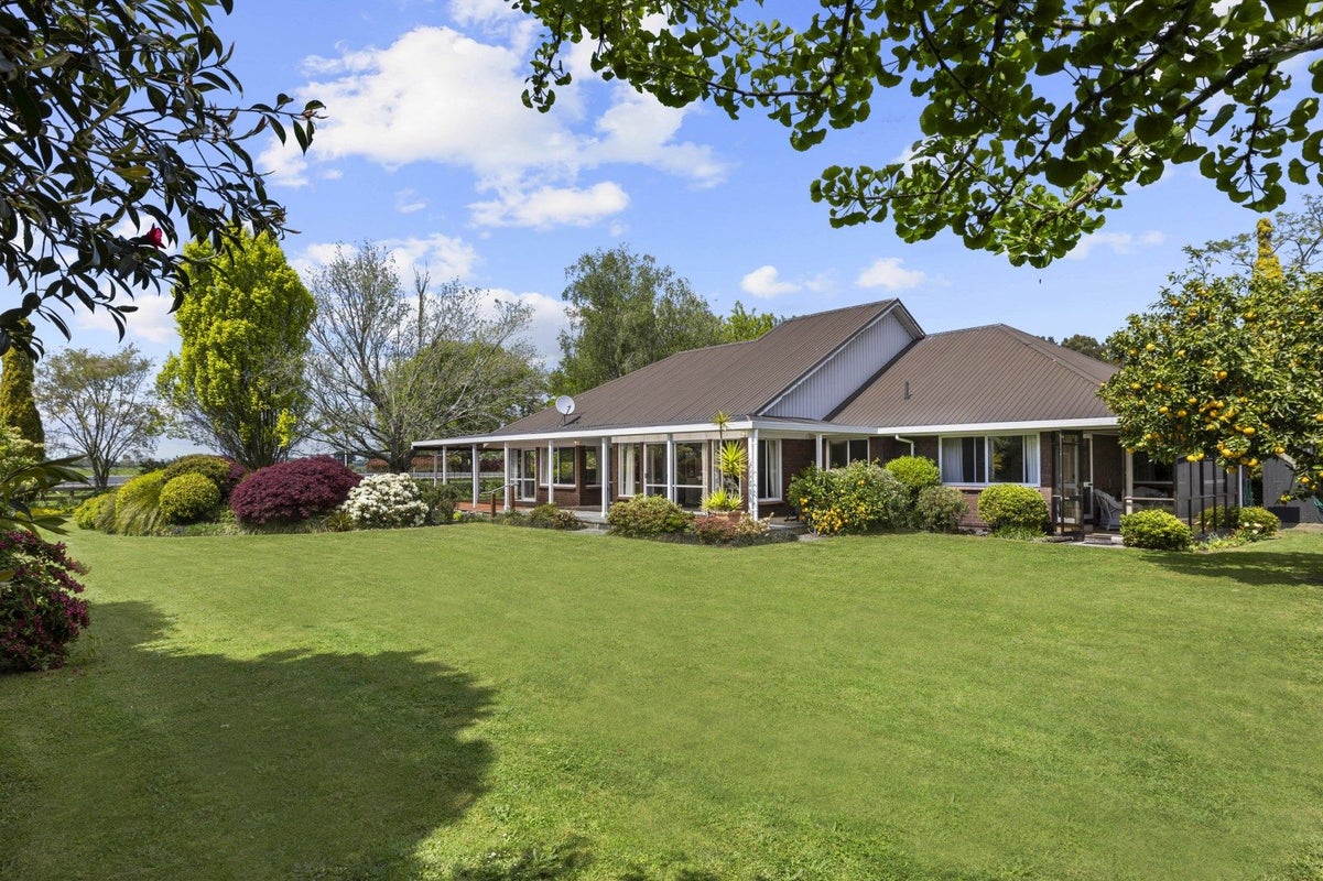 155 Marshmeadow Road, Newstead, Hamilton - Carousel 1