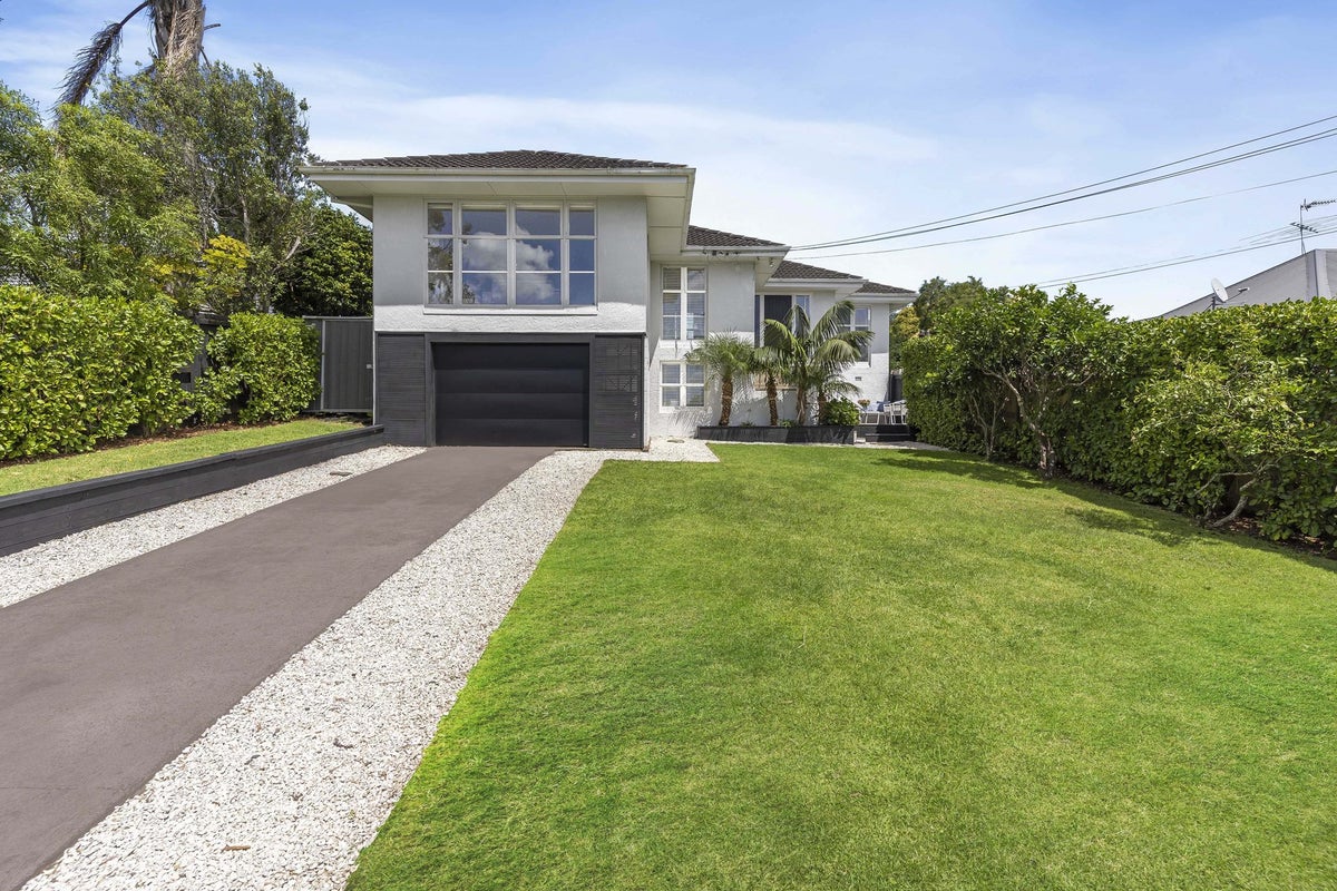 13 Rutherford Terrace, Meadowbank, Auckland - Carousel 1