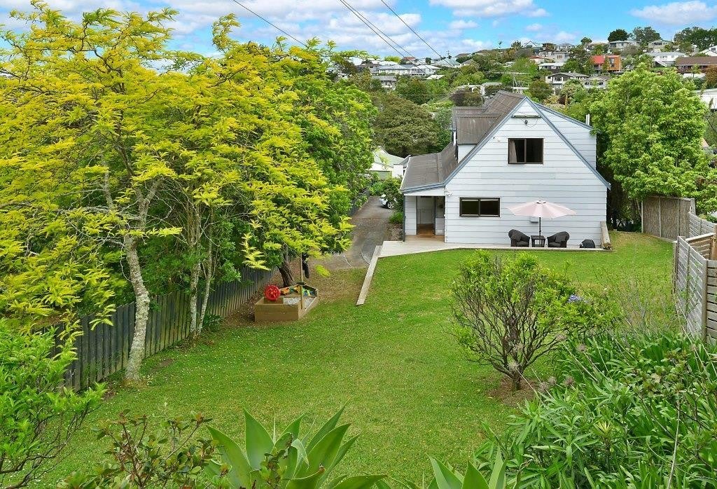 10 Elliston Crescent, Stanmore Bay, Whangaparaoa - Carousel 1