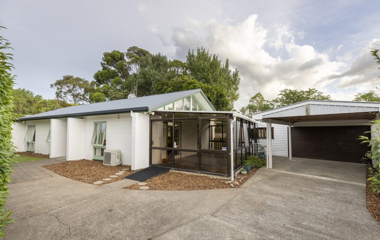 44 Buick Crescent, Awapuni, Palmerston North - Carousel 1