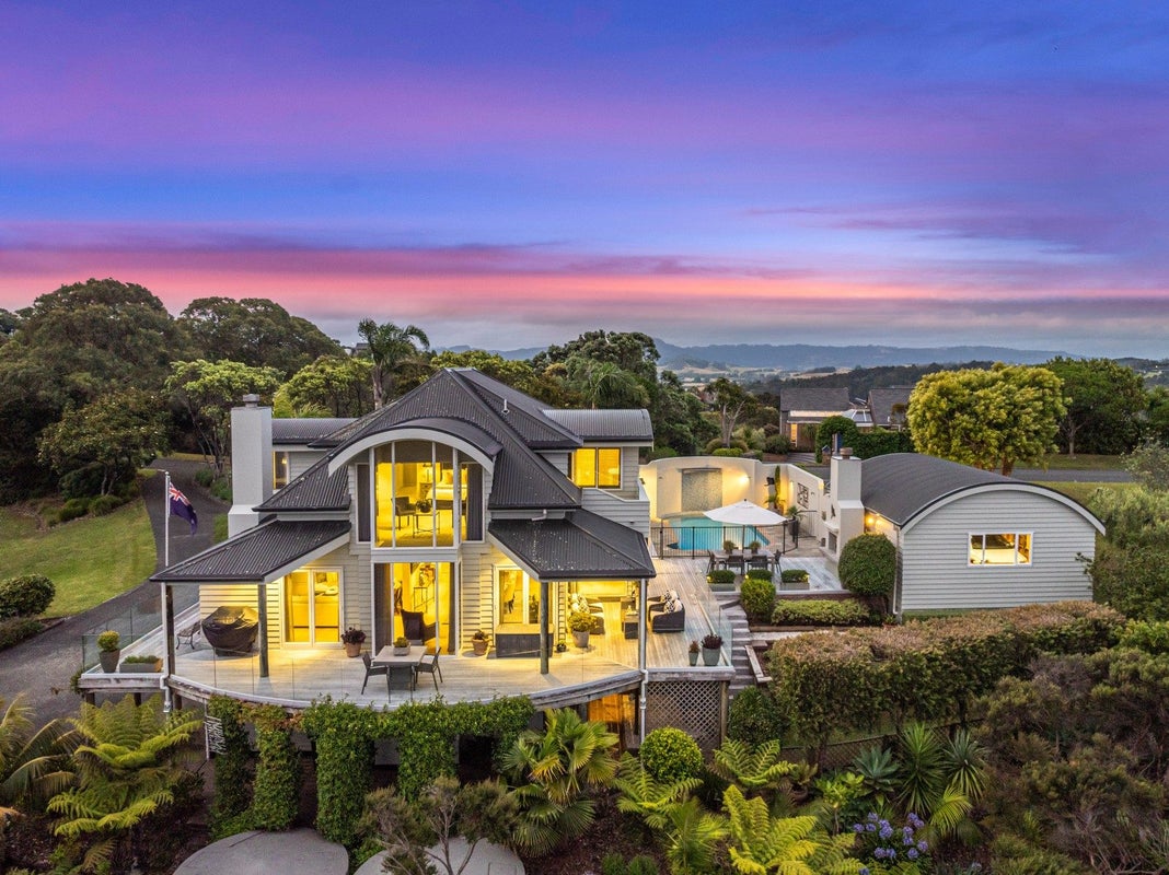 2 Puriri Place, Sandspit, Warkworth - Carousel 1