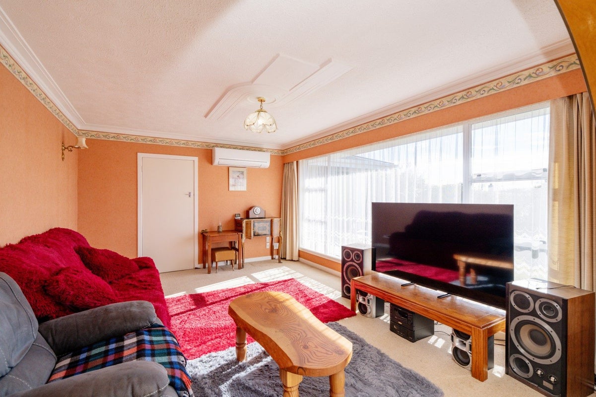 17 Pine Crescent, Hargest, Invercargill, Southland - Carousel 2