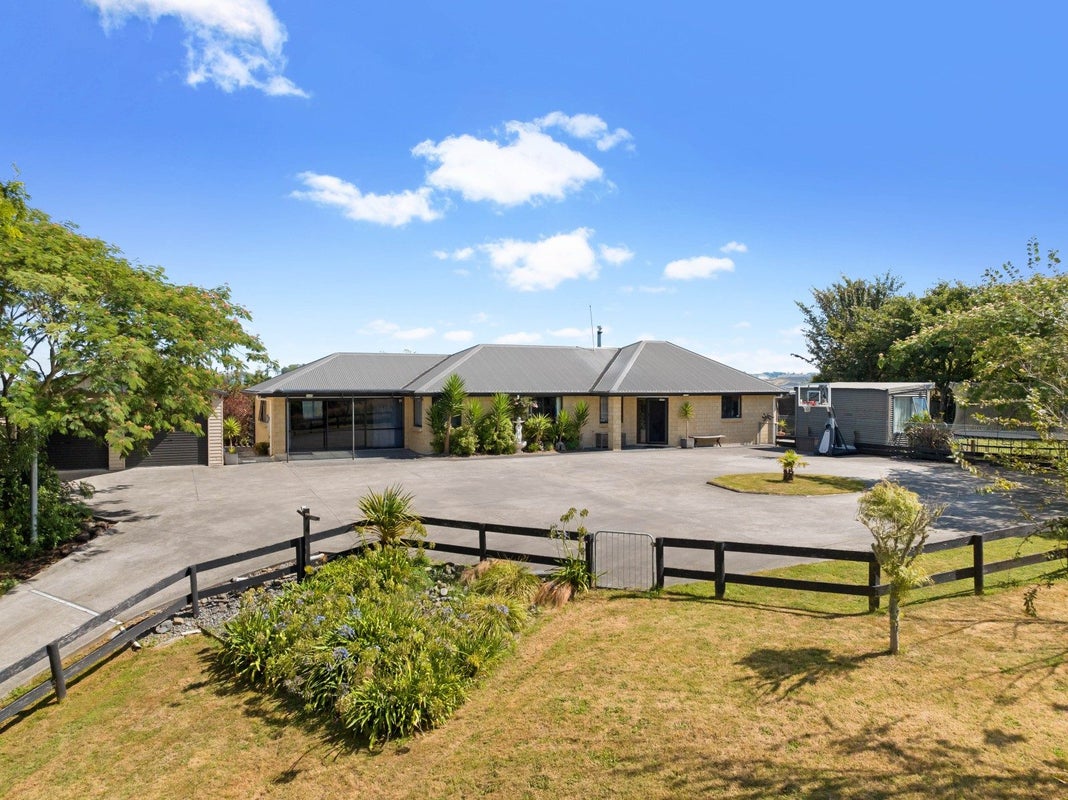 62 Oak Drive, Wairakei, Taupo - Carousel 1