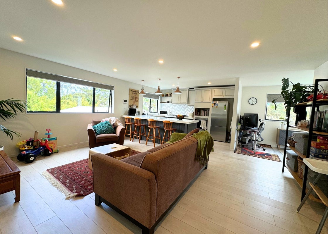 10 Mahinga Place, Massey, Auckland - Carousel 2