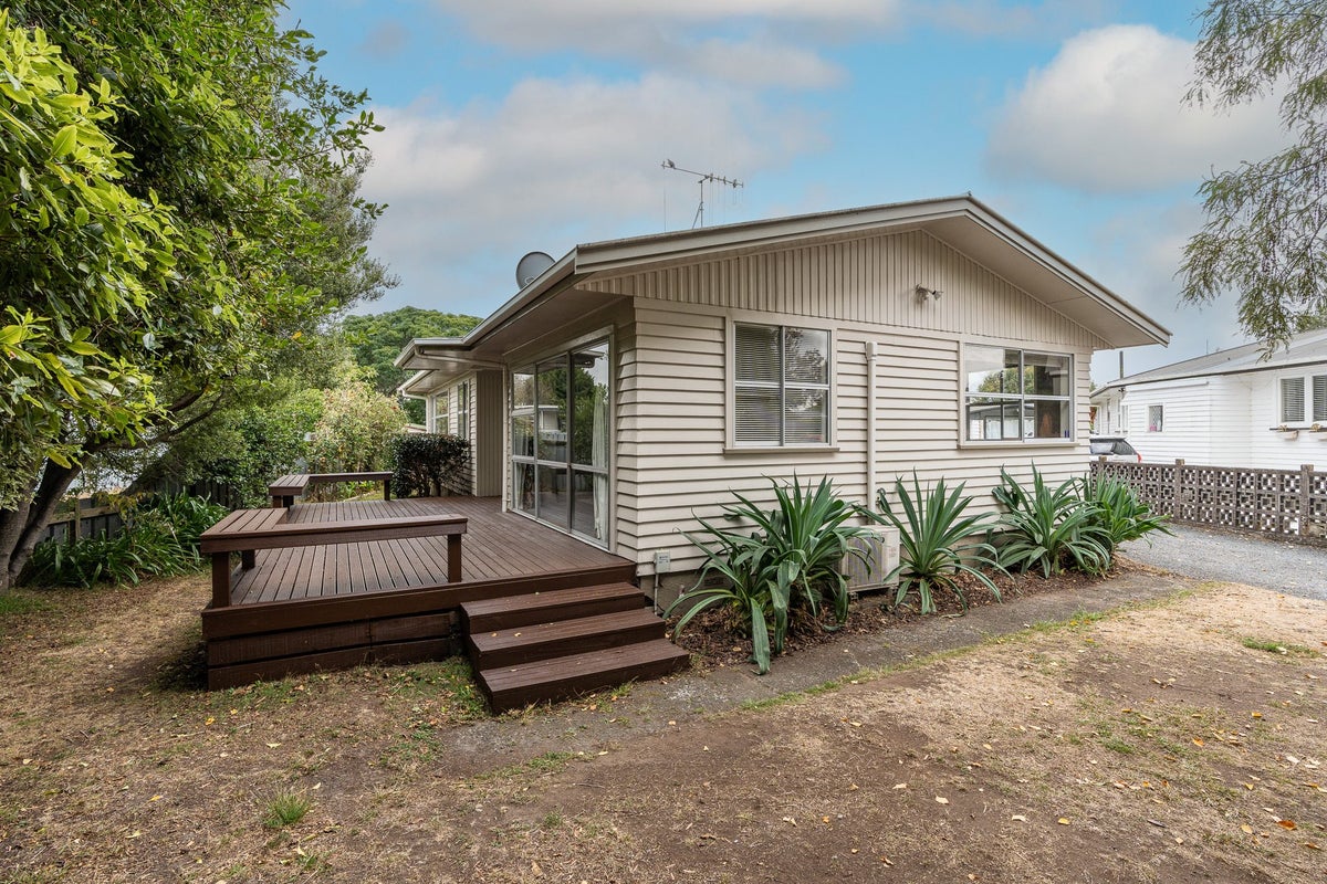 36 Rosalind Street, Deanwell, Hamilton - Carousel 1