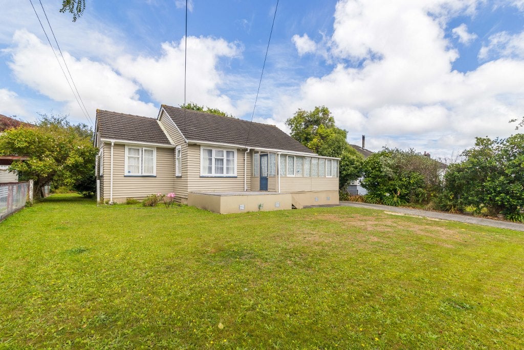 30 Langford Street, Naenae, Lower Hutt - Carousel 1