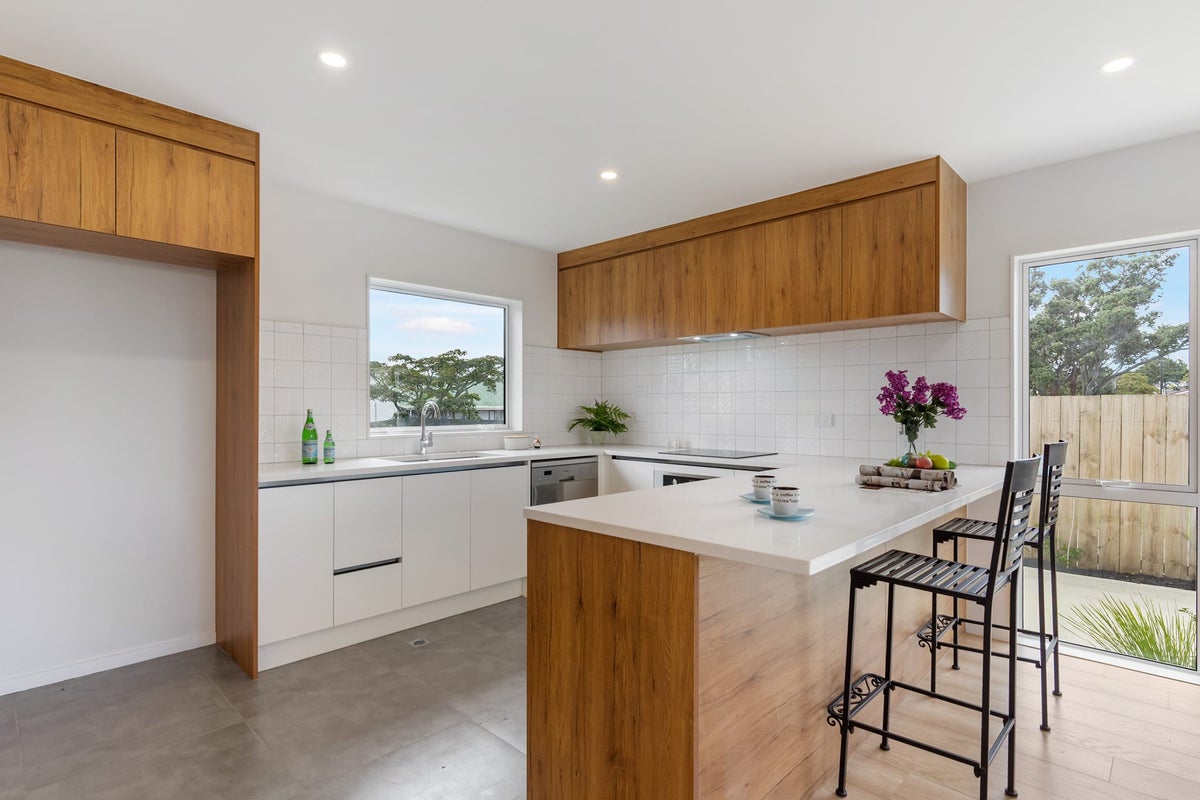 1/112 Astley Avenue, New Lynn, Auckland - Carousel 2