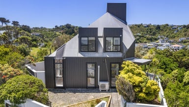 20 Carlisle Street, Island Bay, Wellington - Carousel 1
