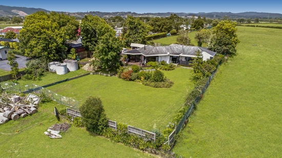 11 Papakura-Clevedon Road, Papakura - Carousel 1