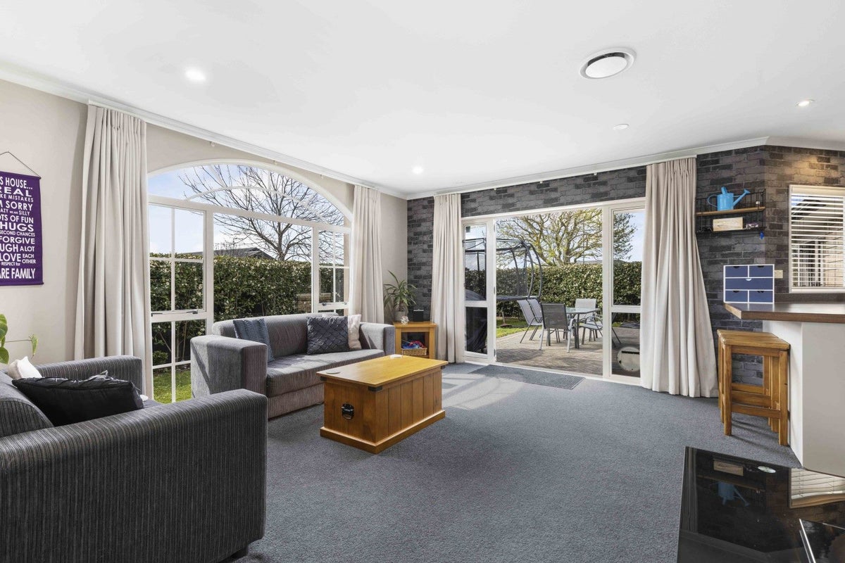 4 Woodham Place, Rototuna North, Hamilton - Carousel 2
