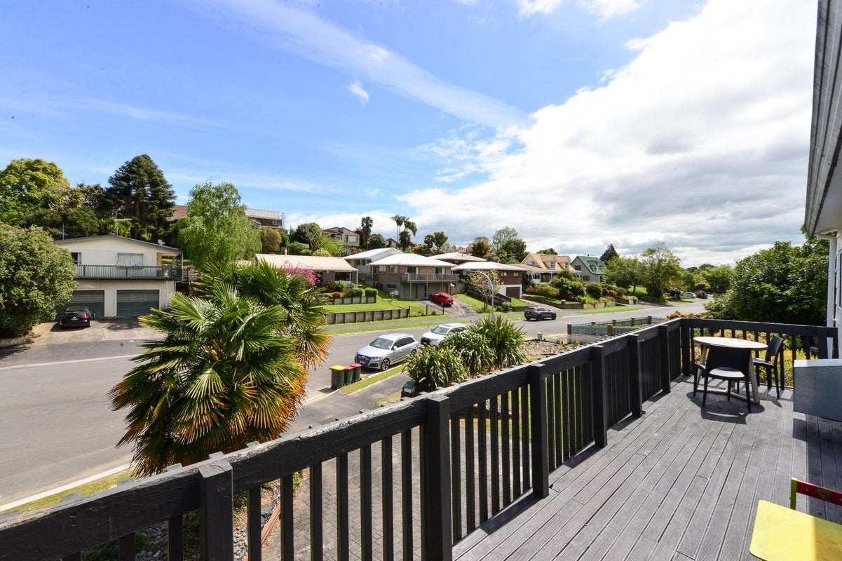 45 Hazelwood Avenue, Dinsdale, Hamilton - Carousel 2