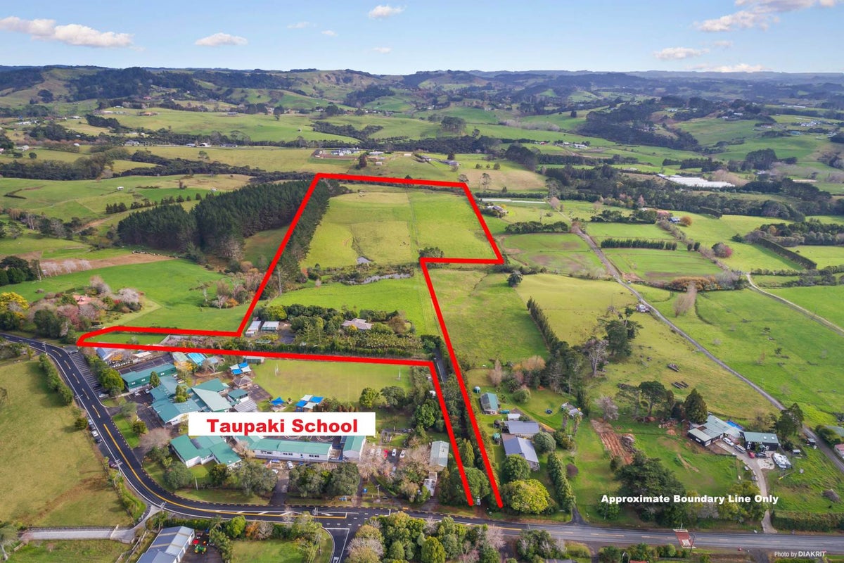 450 Waitakere Road, Henderson - Carousel 10