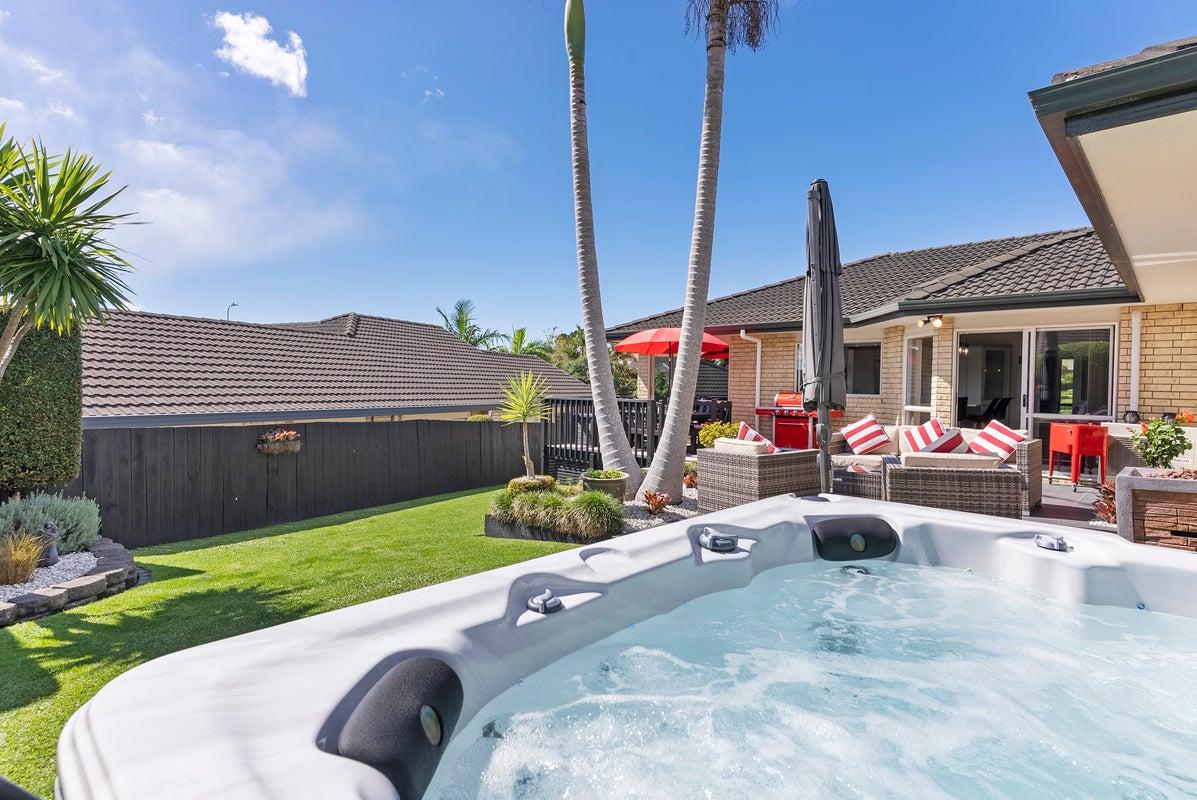 39 Moyrus Crescent, East Tamaki Heights, Auckland - Carousel 1