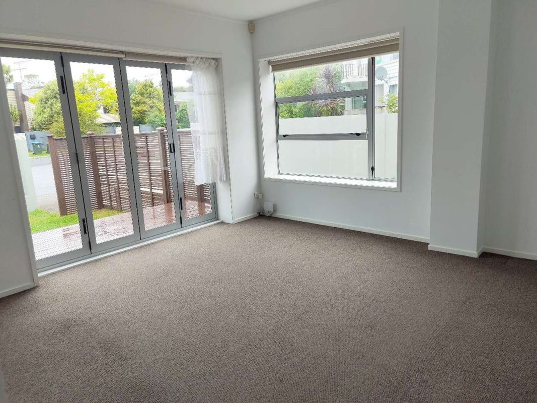 23 Roberts Avenue, Bayswater, Auckland - Carousel 2