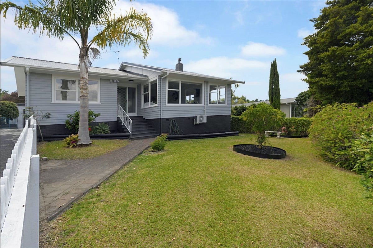 60 Hilling Street, Titirangi, Auckland - Carousel 24