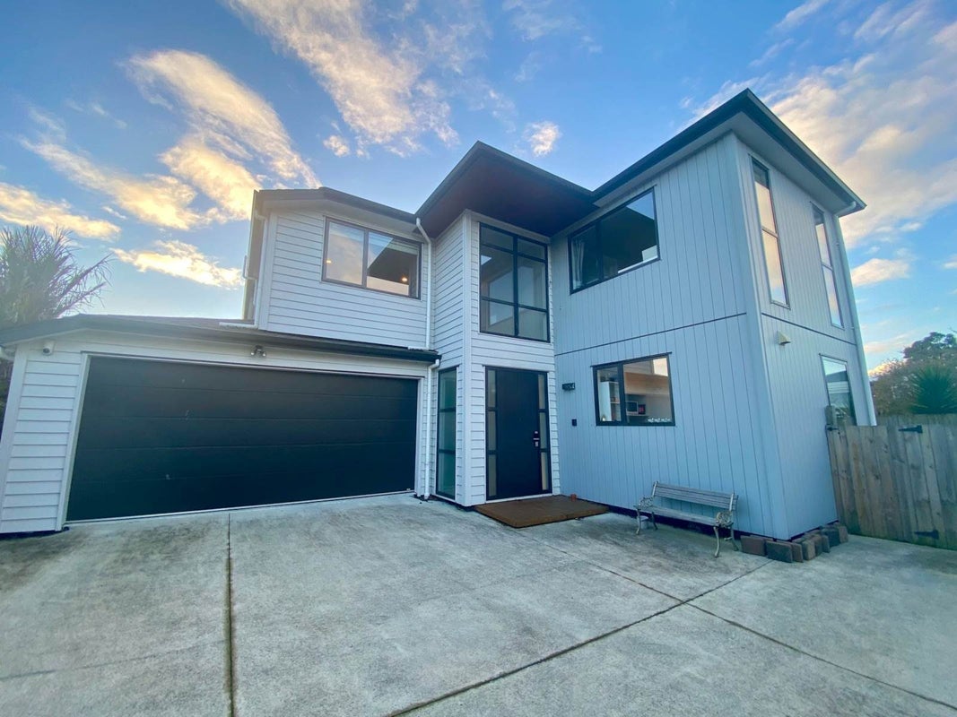 35A Essex Street, Te Atatu South, Auckland - Carousel 1